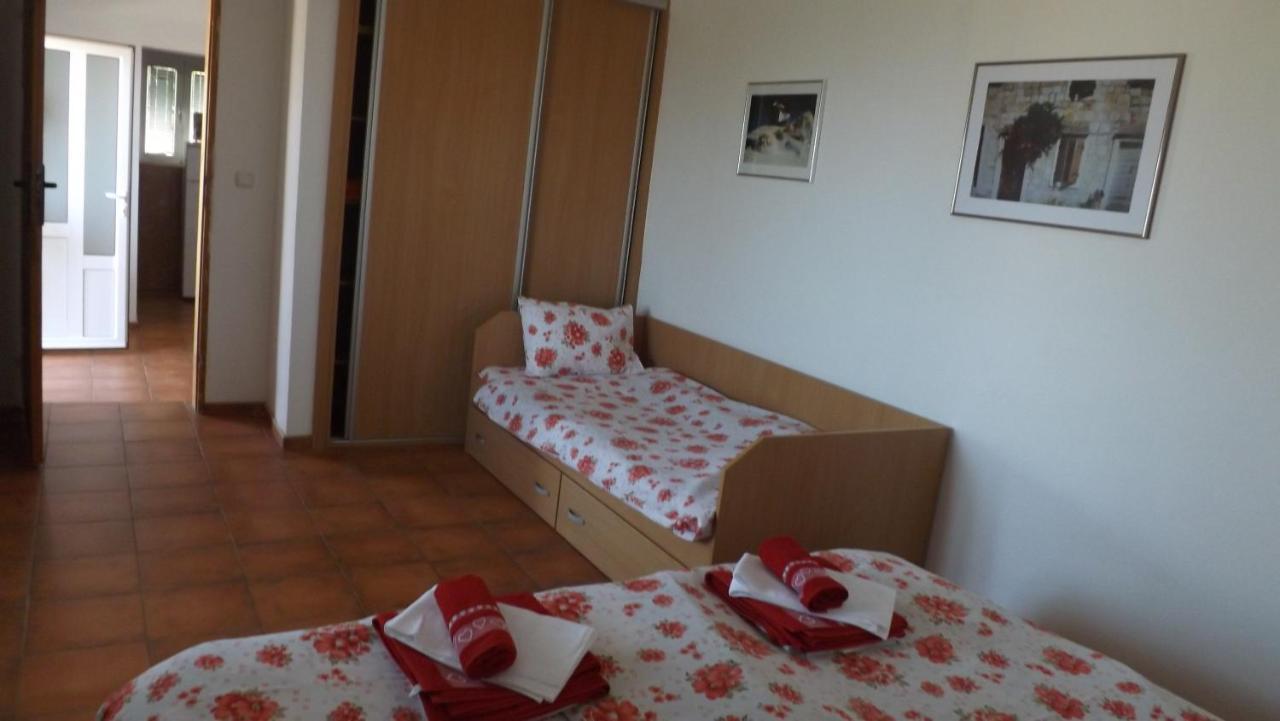 Lustica Apartments Εξωτερικό φωτογραφία
